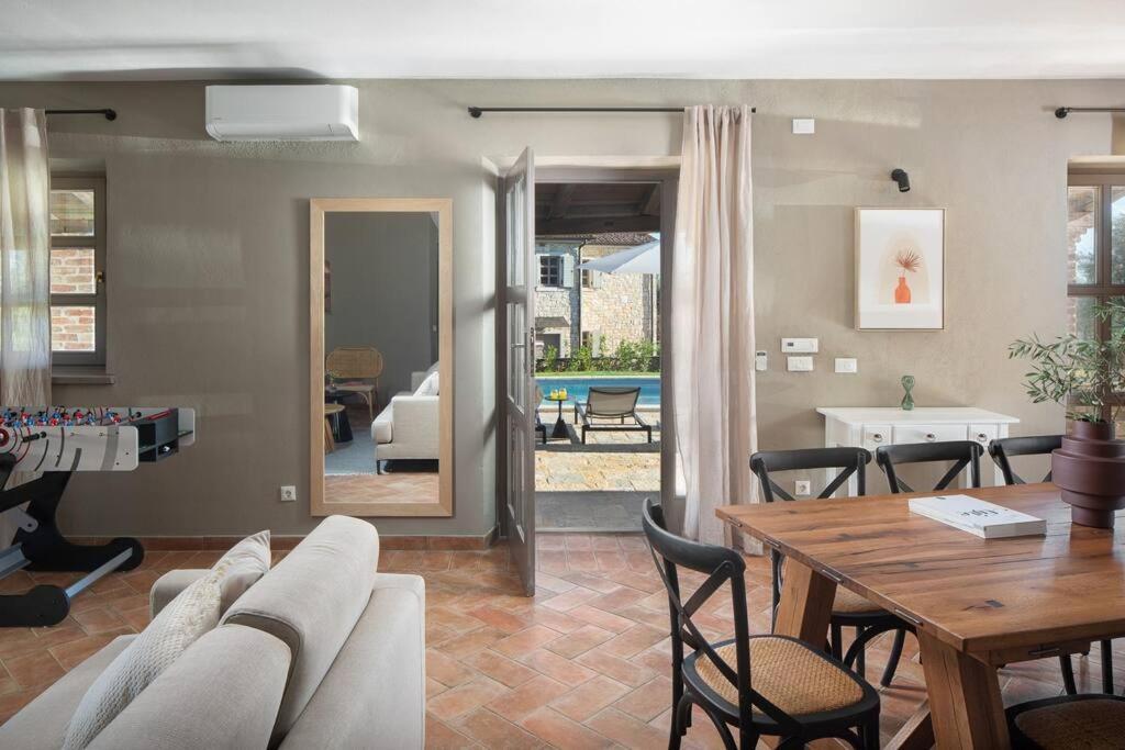 Villa Rustic Sylbum With A Pool In Istria